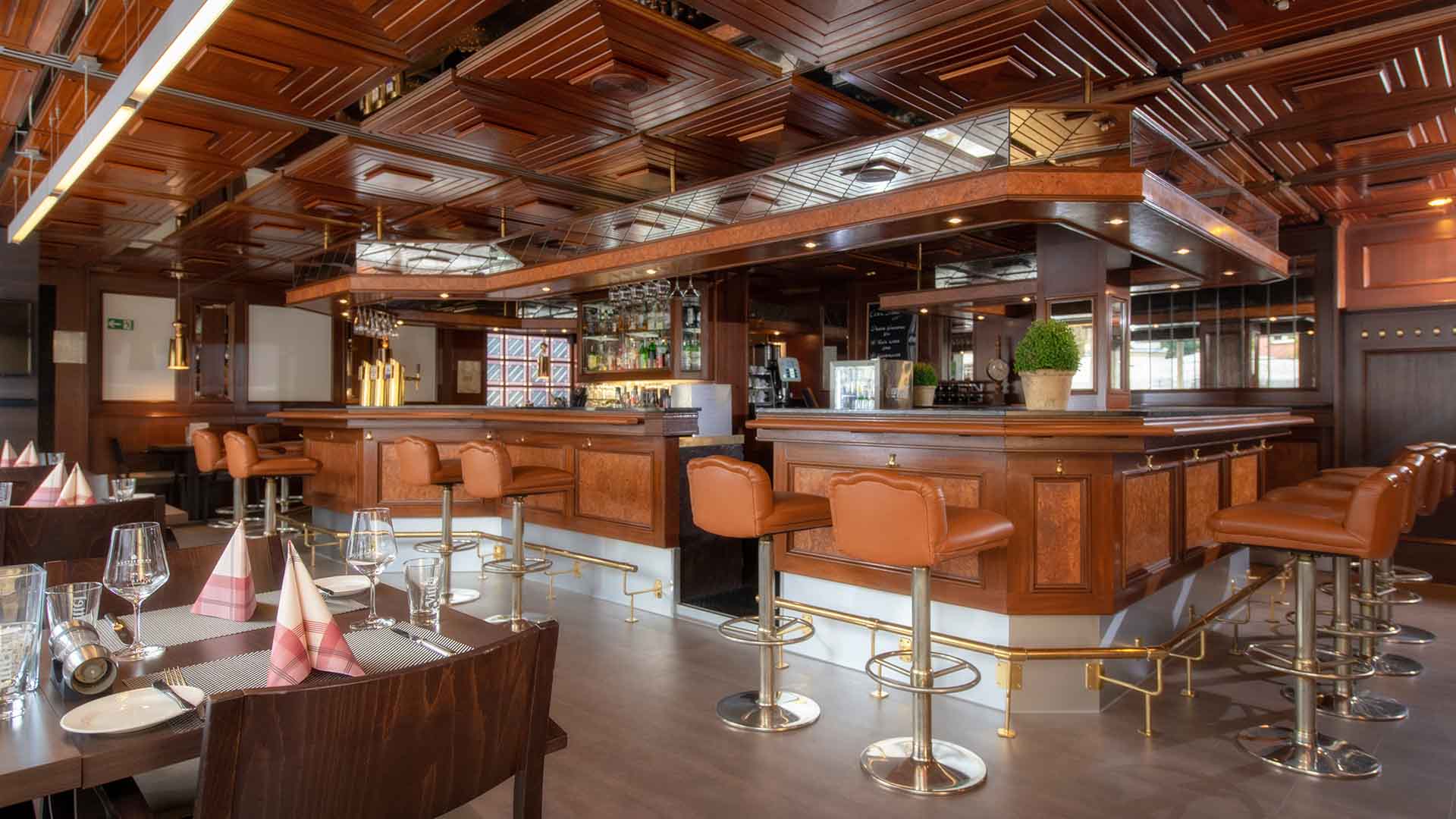 Bar and drinks area