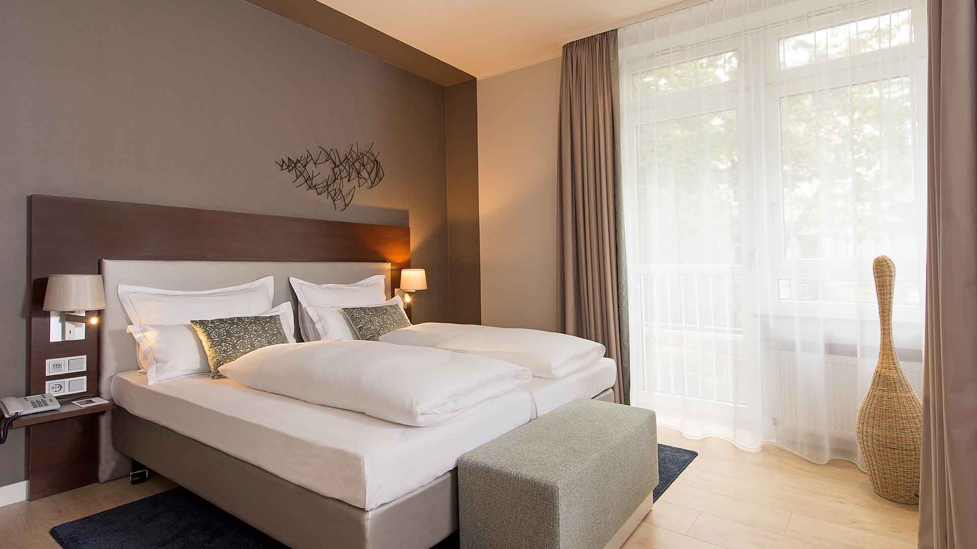 Rooms & Apartments